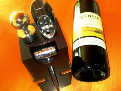 Wine_Bottle_and_Accessory